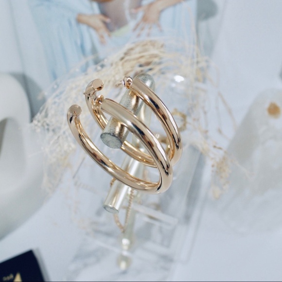 THE M JEWELERS Thick Hoop Earrings - Picture 2 of 4